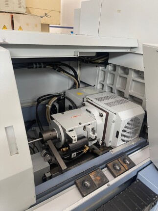 Tornio a fantina mobile a 5 assi Cnc