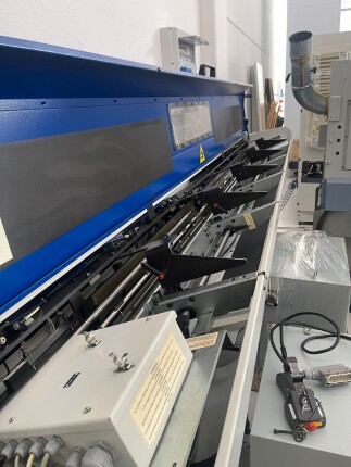Tornio a fantina mobile a 5 assi Cnc