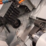 Tornio a fantina mobile a 5 assi Cnc