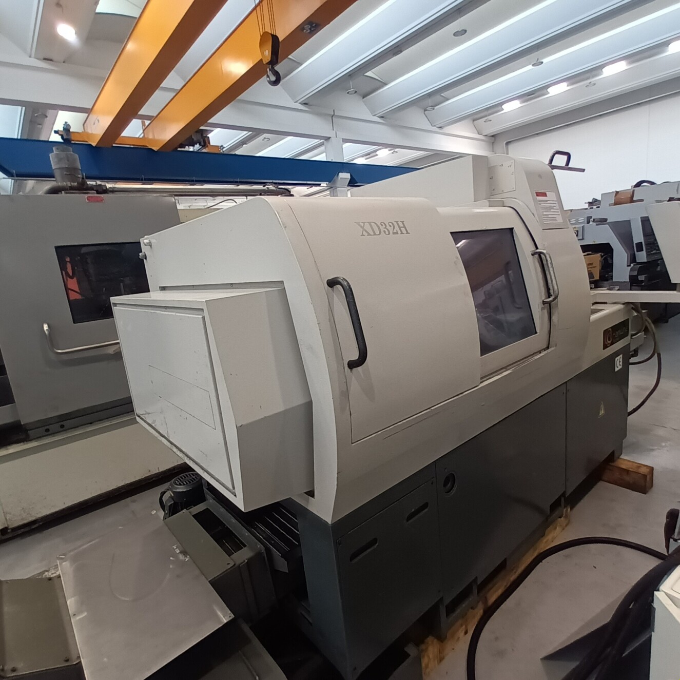 Tornio a fantina mobile a 5 assi Cnc Hanwha XD-32H