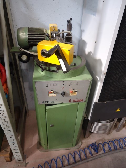 Sharpening machine for twist drills and taps Cuoghi APE 25